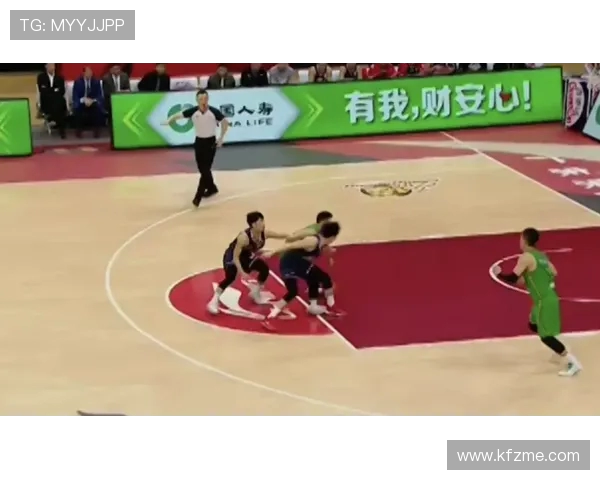 所罗门首场比赛意外扭伤脚踝被迫提前下场休息影响战术布置