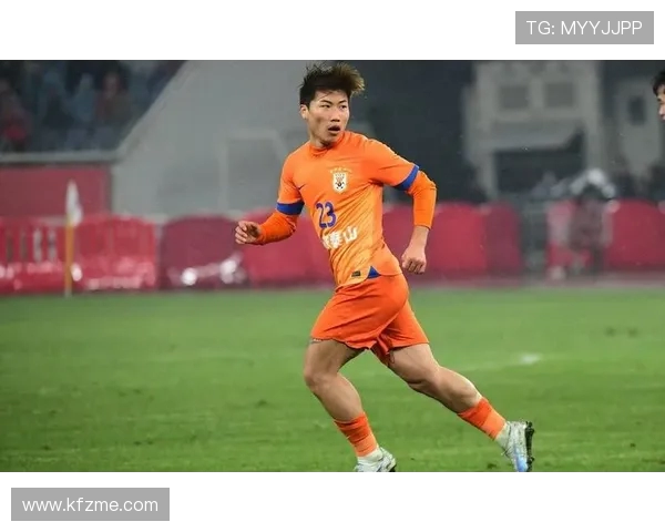 谢文能现身西班牙人基地携多名中国小球员展开足球训练交流提升 谢文能现身西班牙人基地携多名中国小球员展开足球训练交流提升